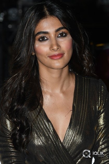 Pooja-Hegde-At-Duvvada-Jagannadham-Movie-Thanks-Meet